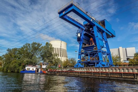 Loading crane