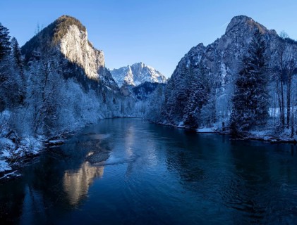 View from the Enns bridge into the winter landscape at the entrance to the Gesaeuse