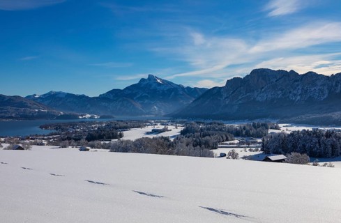 View of snow-covered Mondseeland with Schafberg and Drachenwand