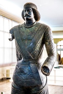 Bronze statue of Prince Shami