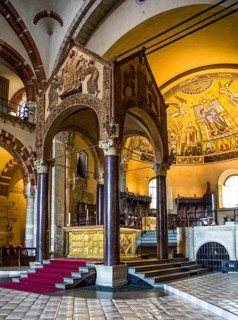 Golden Altar of Volvinio with apsis mosaic