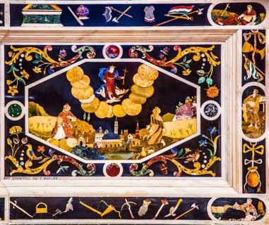 Altar impresses with beautiful marble inlay work showing Christian motifs