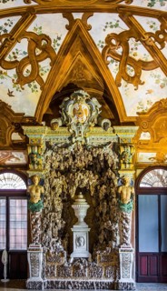 Hall of Rivers with an artificial foliage carving structure