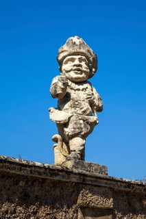 Dwarf sculptures on the Garetenmauser