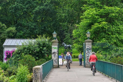 Bridge to the Gate House