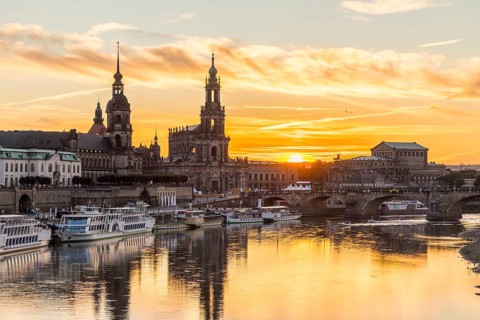 City view at sunset with the Elbe and the Sekundogenitur