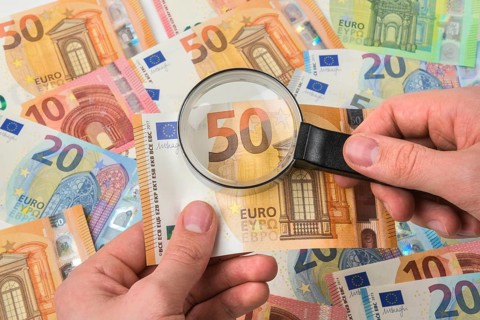 Hand magnifier