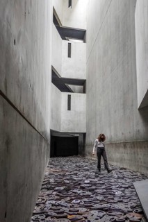 Installation Schalechet (Fallen Foliage) by Menashe Kadishman