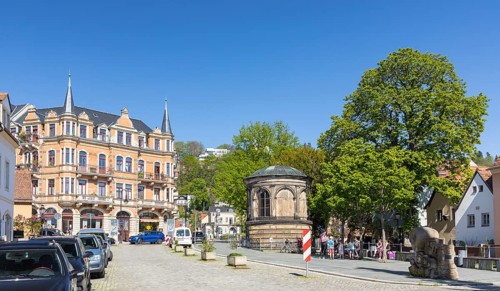 Friedrich-Wieck-Strasse with Joseph-Herrmann-Monument in Loschwitz