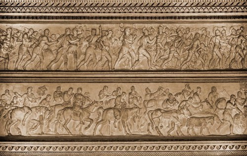 Procession of marching Roman soldiers with about five hundred figures