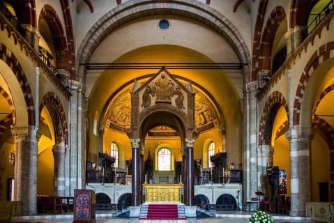 Altar with apsis mosaic