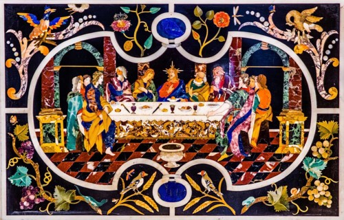 Altar impresses with beautiful marble inlay work showing Christian motifs