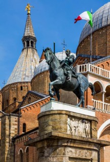 Equestrian statue of Gattamelata by Donatello
