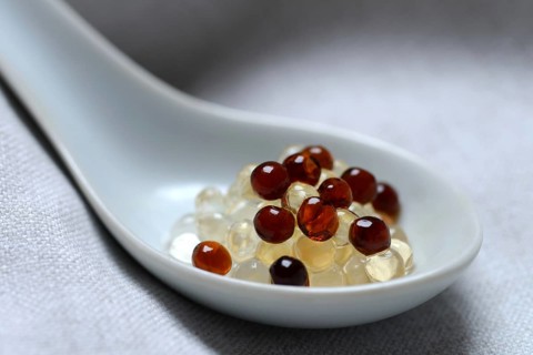 Aceto pearls in ceramic spoon