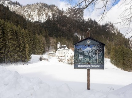 Signpost to the mountaineers' cemetery in Johnsbach