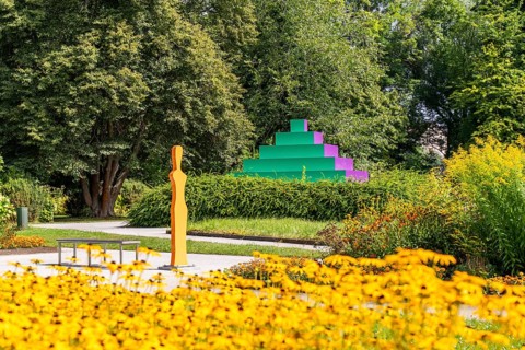 Coloured pyramid and colour rays of flowers