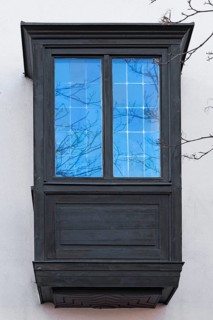 Historic oriel at the wine market
