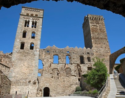 Bell defence tower and defence tower in the monastery of Sant Pere de Rodes