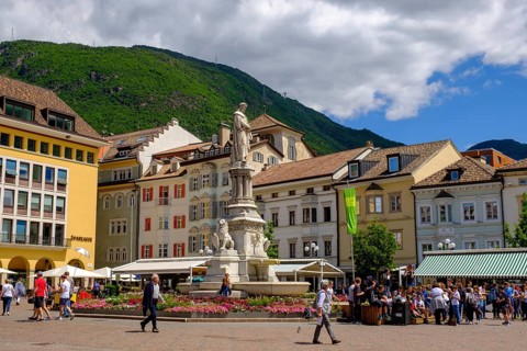Waltherplatz with the monument to Walther von der Vogelweide