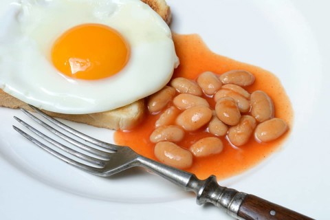 White beans with tomato sauce and fried egg on toast