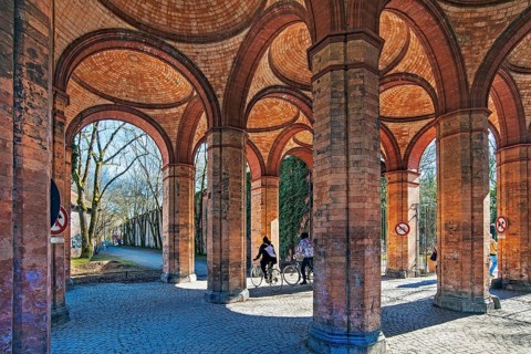 Dome and columns at the South Cemetery