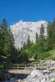 Grubenkarspitze with hiking trail into the Enger Grund