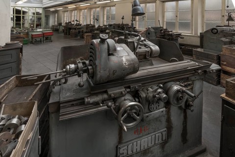 Lathe for valves in a historic lathe shop