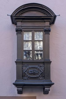 Historic oriel in Schmiedgasse