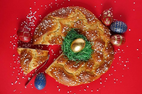 Easter plait and Easter eggs