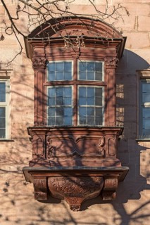 Historic oriel at the wine market