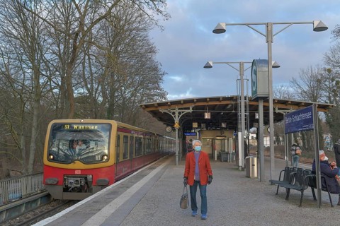 Schlachtensee train station