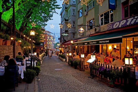 Dinner on the Divan Yolou promenade