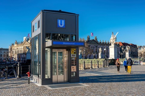 U station exit Museumsinsel at Schinkelplatz