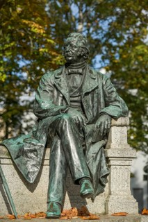 Theodor Fontane Monument