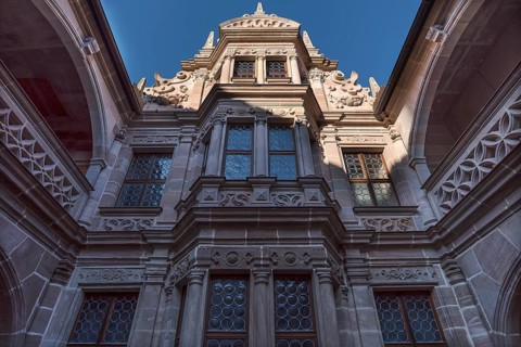 Complete facade of the inner courtyard of the former Pellerhaus