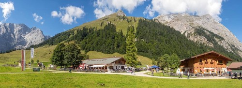 Rest hut and kiosk in the alpine village of Eng