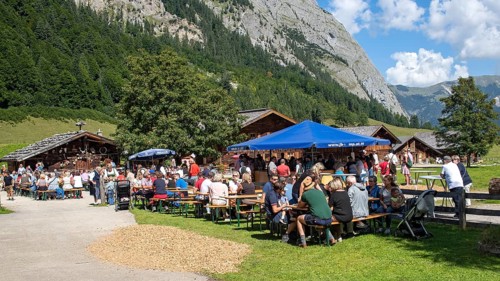 Kirtag in Almdorf Eng