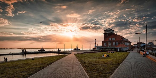 View of the Weser estuary and Strandhalle at sunset from the dyke