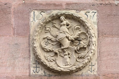 Coat of arms of the 1557 Liberation of the Clarner family on the back of the Fembohaus