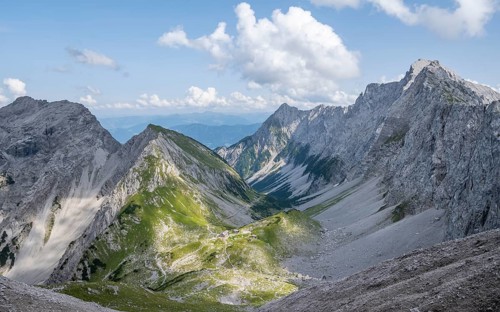 View of mountain basin with Lamsenjochhuette