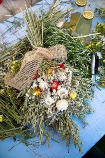 Flower ribbon of straw flowers and oats