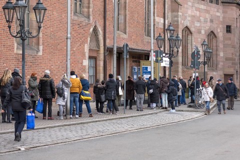 Queue outside a Red Cross vaccination centre during the 2021 pandemic