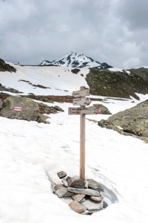 Hiking sign in the snow