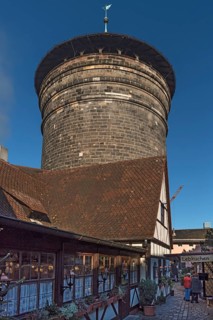 Handwerkerhof with Frauentorturm