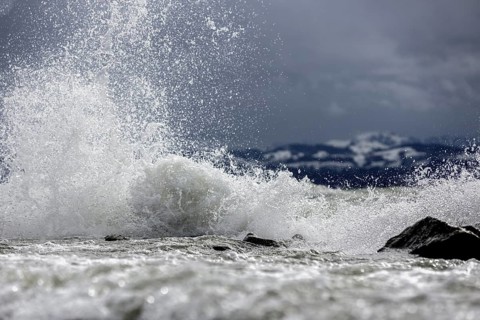 Storm Lolita raging on the stony shore in Hagnau