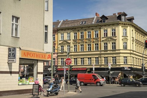 Street scene Silbersteinstrasse