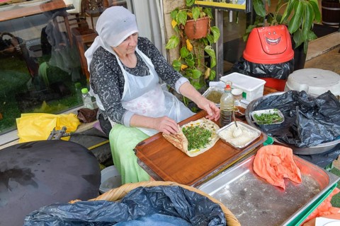 Drusin prepares a pita