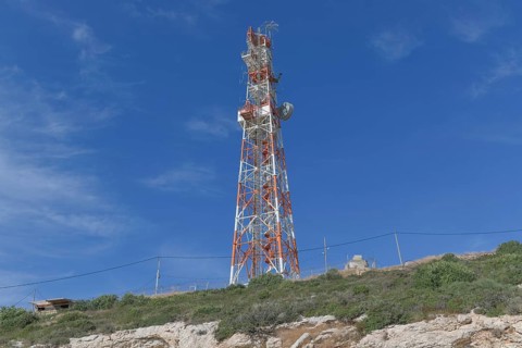Telecommunications tower