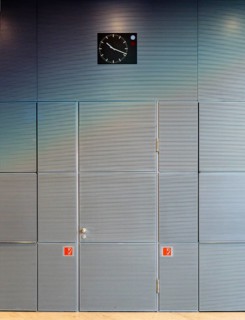 Silver-coloured wall panelling with integrated door in the German Reichstag