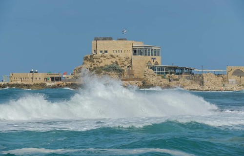 Harbour building with restaurant
